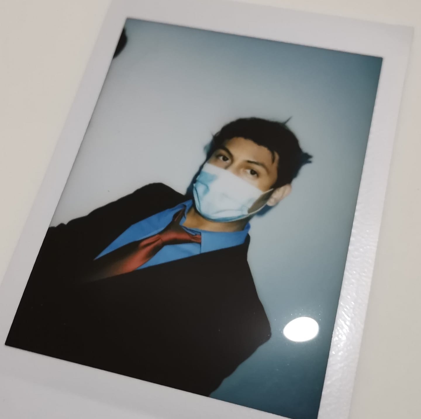 Imagen de foto polaroid de Jose Tejero con traje